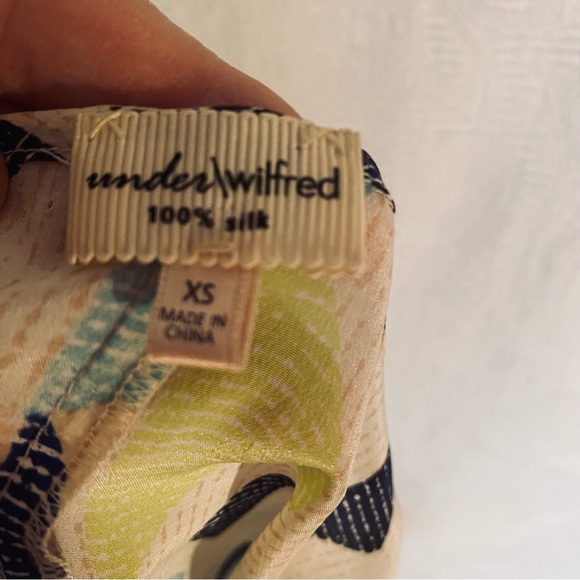 Wilfred Aritzia XXS/XS pure silk graphic design camisole. EUC - Picture 2 of 3